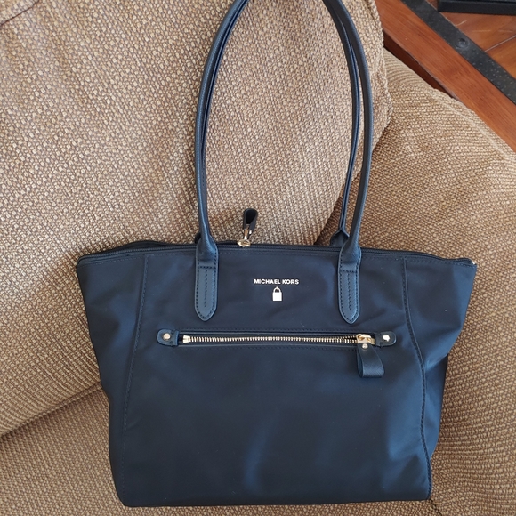 Michael Kors Handbags - Michael Kors Kelsey tote